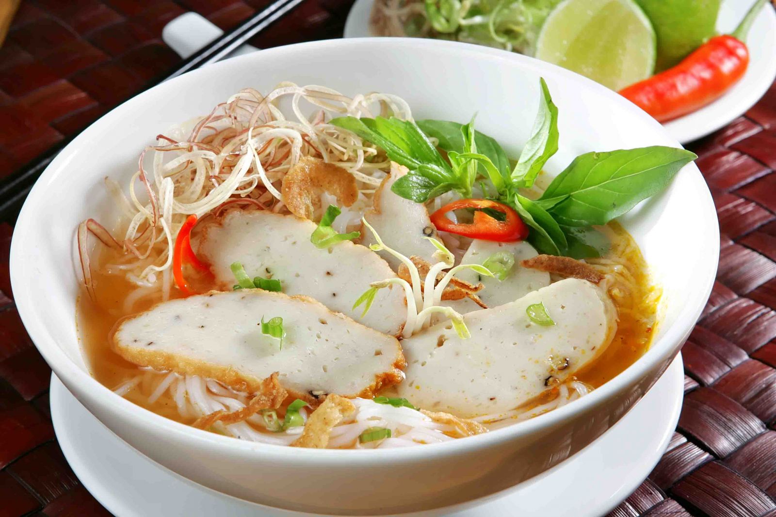 Bún chả cá là một trong các món ngon từ chả cá không thể bỏ qua khi đển Nha Trang